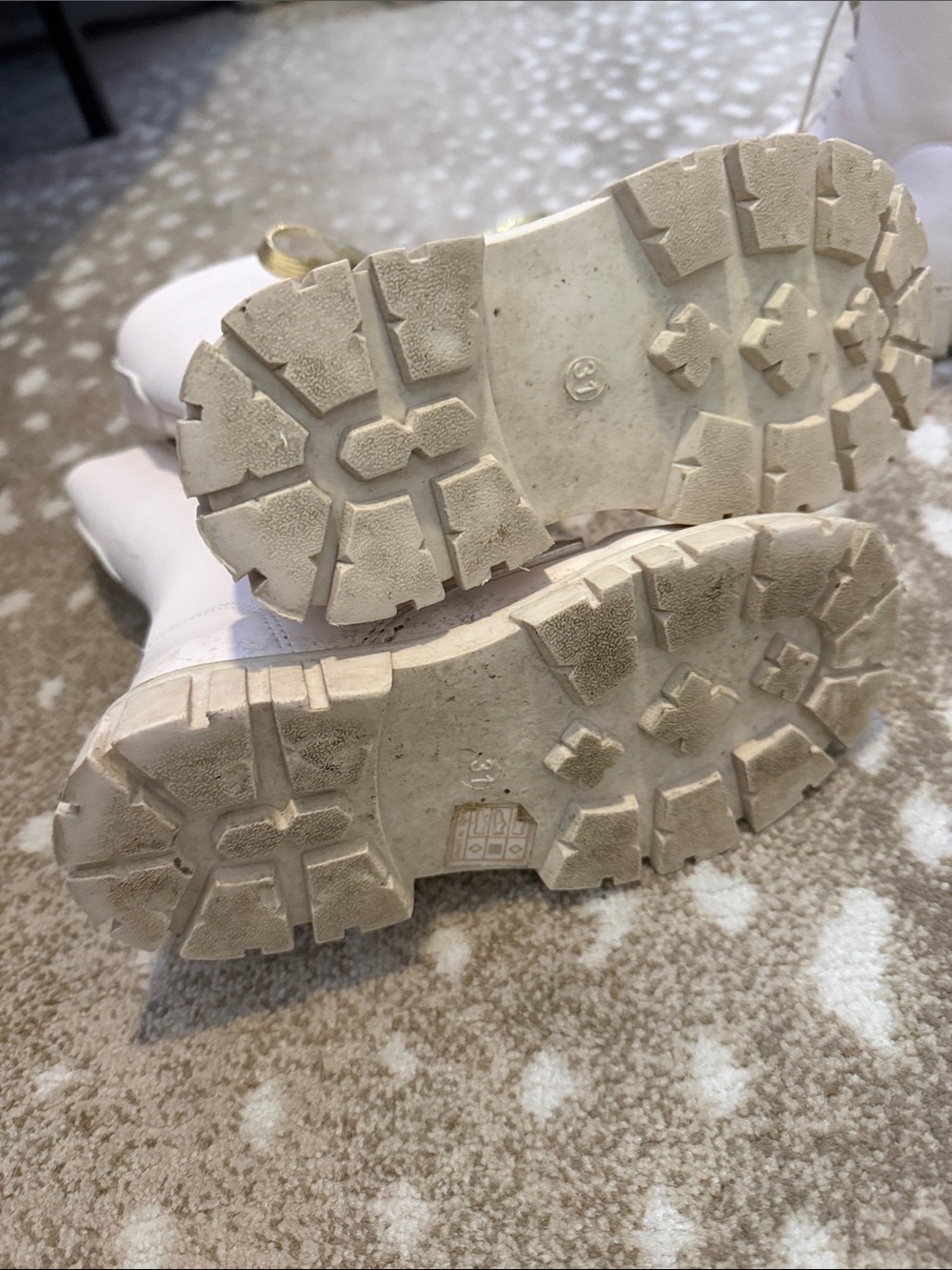 K-pop demon hunters Kids Cream Combat Boots with Gold Laces size 31 12.5/13/1 - Picture 3 of 5